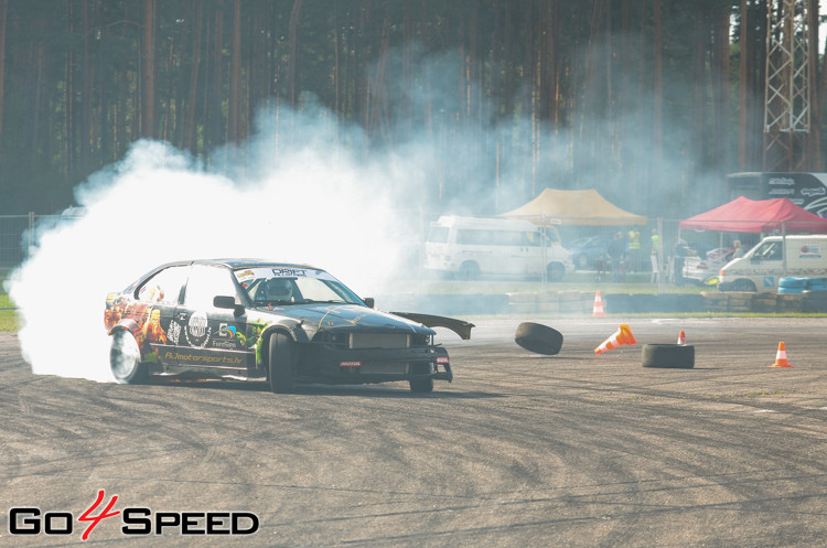 Drift Allstars treniņi un parādes brauciens Rīgas ielās