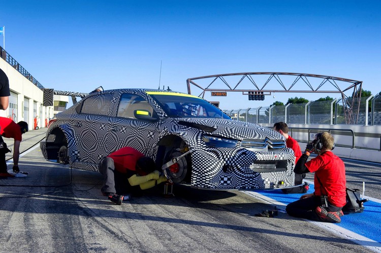 Lēbs un Mulērs turpina testēt 385 Zs jaudīgo Citroen C-Elysee