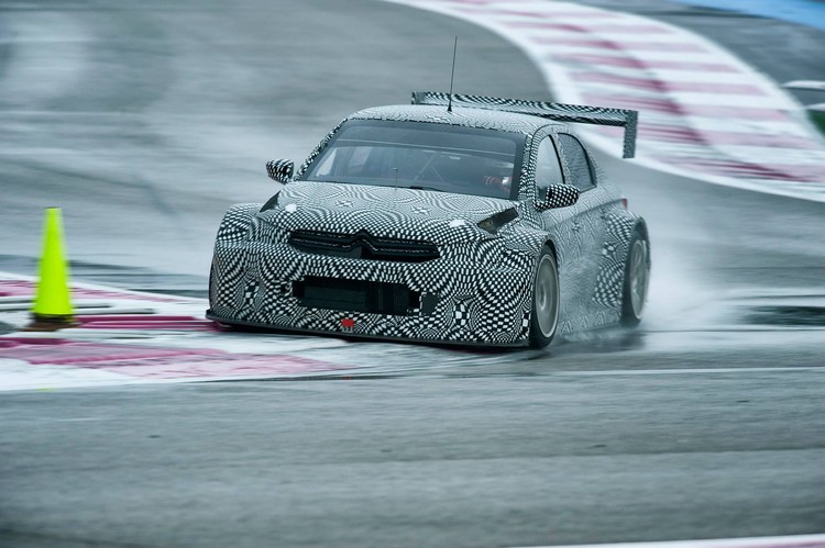Lēbs un Mulērs turpina testēt 385 Zs jaudīgo Citroen C-Elysee