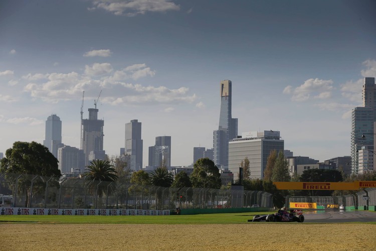 F1 jaunā sezona startē Austrālijā