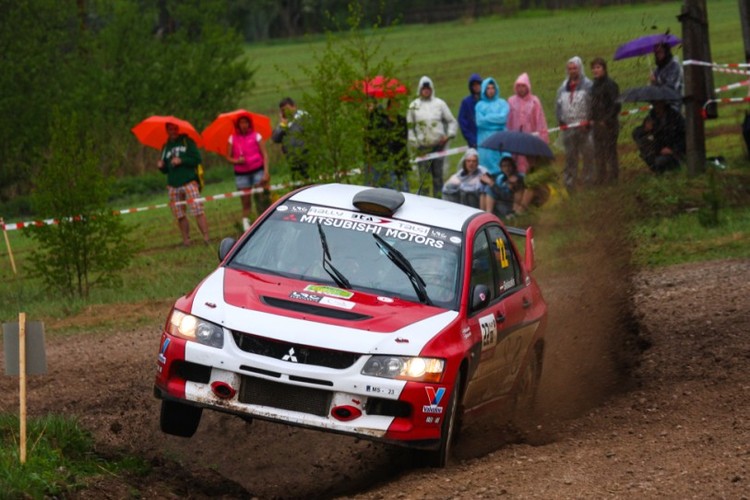 Fotogrāfiju izstādes "RALLIJS. UZ RISKA ROBEŽAS." dalībnieki