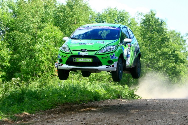 Fotogrāfiju izstādes "RALLIJS. UZ RISKA ROBEŽAS." dalībnieki