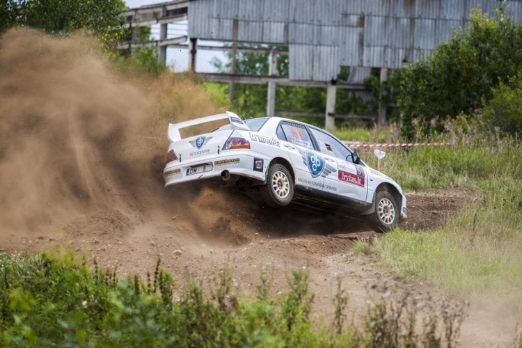 Fotogrāfiju izstādes "RALLIJS. UZ RISKA ROBEŽAS." dalībnieki