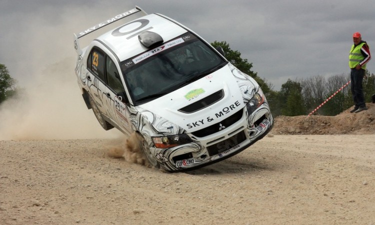 Fotogrāfiju izstādes "RALLIJS. UZ RISKA ROBEŽAS." dalībnieki