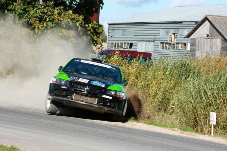 Fotogrāfiju izstādes "RALLIJS. UZ RISKA ROBEŽAS." dalībnieki