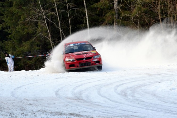 Fotogrāfiju izstādes "RALLIJS. UZ RISKA ROBEŽAS." dalībnieki