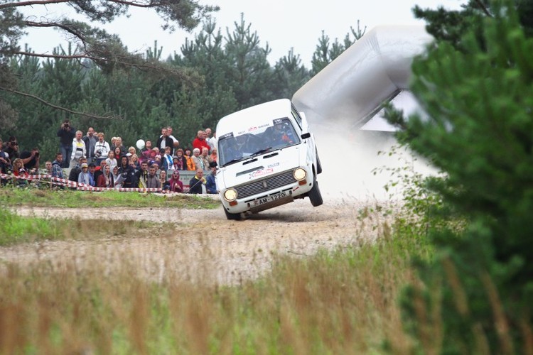 Fotogrāfiju izstādes "RALLIJS. UZ RISKA ROBEŽAS." dalībnieki