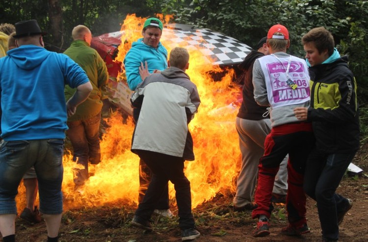 Fotogrāfiju izstādes "RALLIJS. UZ RISKA ROBEŽAS." dalībnieki