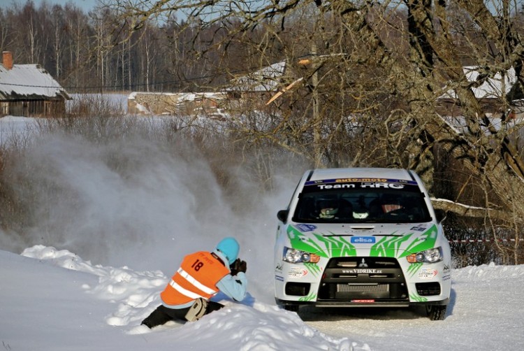 Fotogrāfiju izstādes "RALLIJS. UZ RISKA ROBEŽAS." dalībnieki