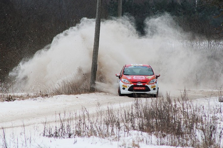 Fotogrāfiju izstādes "RALLIJS. UZ RISKA ROBEŽAS." dalībnieki