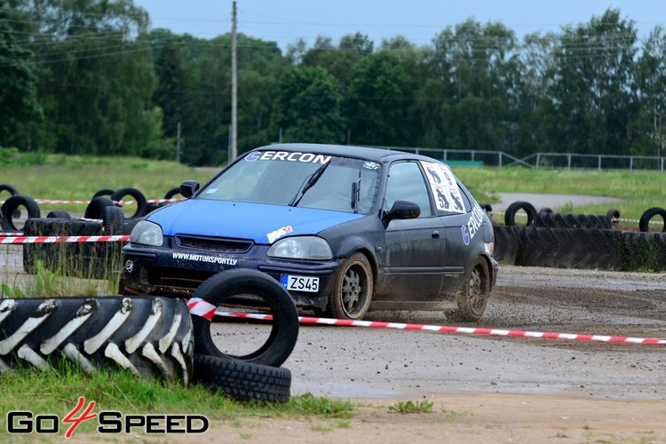 Dubļu cīņas Rallija Supersprinta 3. posmā