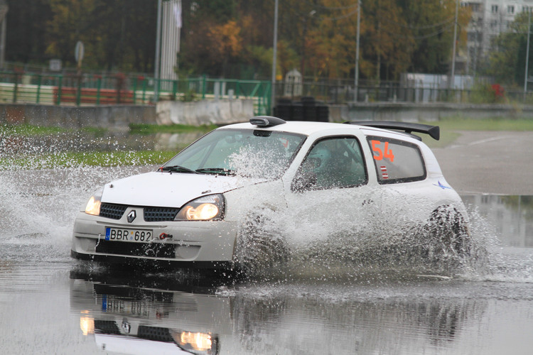 Sportisti Biķerniekos gatavojas rallijam 'Latvija'