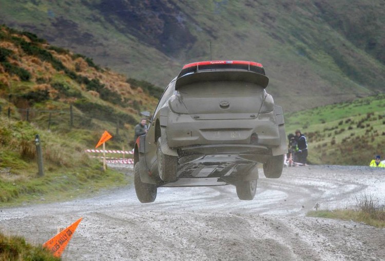 WRC sezona noslēdzas Velsas dubļos