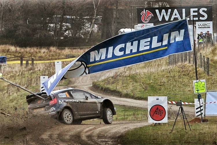 WRC sezona noslēdzas Velsas dubļos