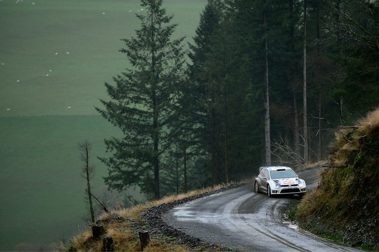 WRC sezona noslēdzas Velsas dubļos