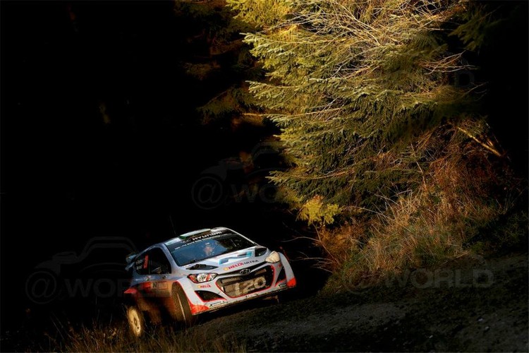 WRC sezona noslēdzas Velsas dubļos