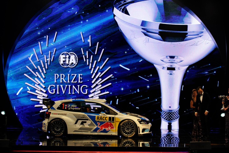 Nitišs un pasaules autosporta zvaigznes saņem balvas