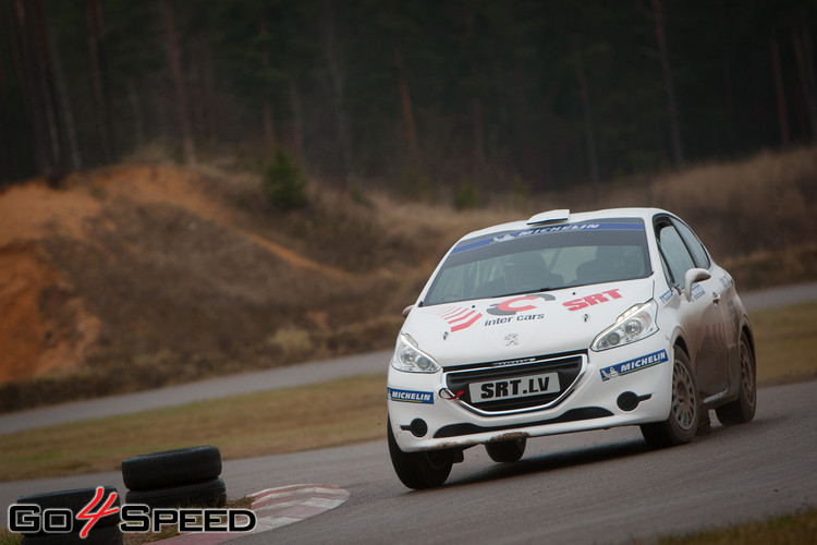 Sirmacis iemēģina jauno Peugeot 208 R2