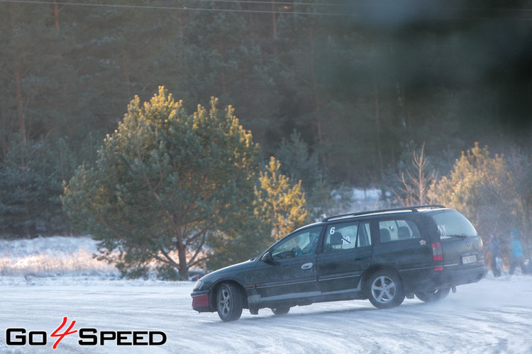 Kandavā atklāta jaunā ziemas autosprinta sezona 