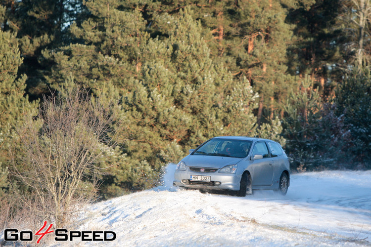 Kandavā atklāta jaunā ziemas autosprinta sezona 