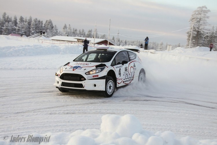 Lapzemes rallijs pārsteidz ar neredzētu ziemu un ziemeļblāzmu