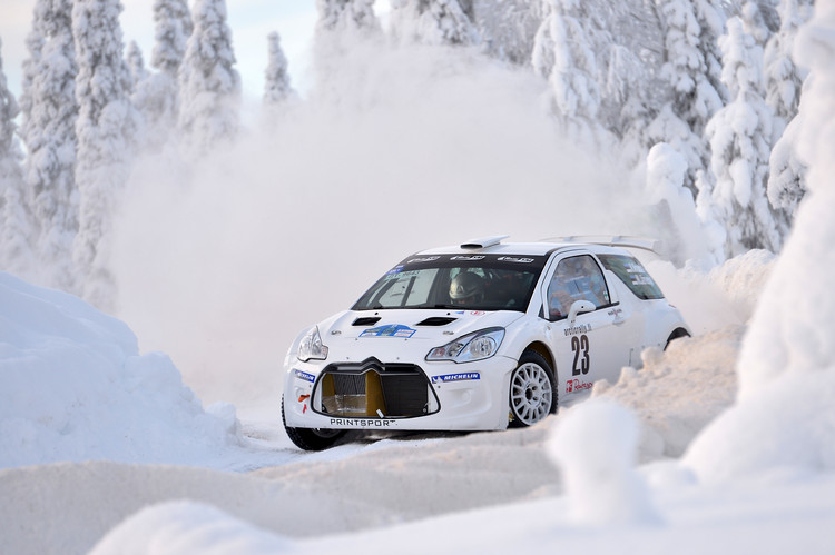 Lapzemes rallijs pārsteidz ar neredzētu ziemu un ziemeļblāzmu