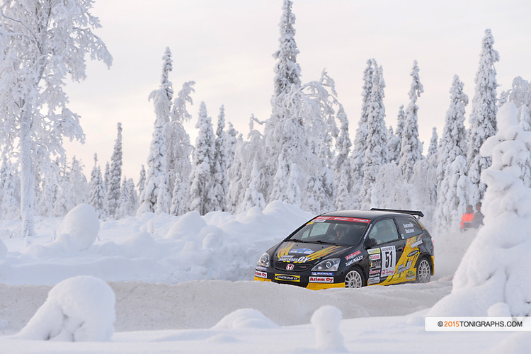 Lapzemes rallijs pārsteidz ar neredzētu ziemu un ziemeļblāzmu