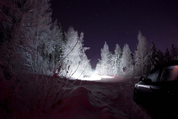 Lapzemes rallijs pārsteidz ar neredzētu ziemu un ziemeļblāzmu