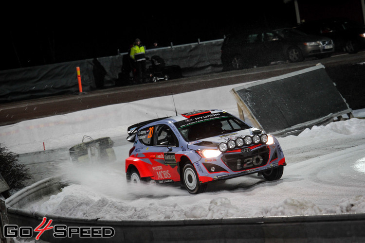 Nitišs un Baumanis 'RallyX On Ice' sacīkstē tiekas ar WRC leģendu