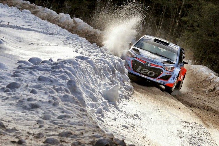 Kupenas, sānslīdes un iespaidīgie Zviedrijas WRC tramplīni