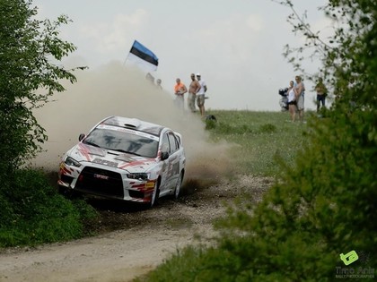 VIDEO: Lukjaņuks pa šauru meža ceļu traucas ar 170 km/h lielu ātrumu