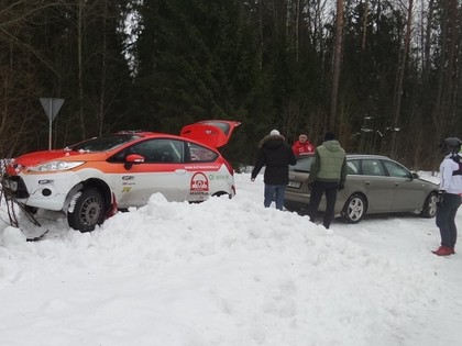 VIDEO: 18 gadus vecais Krickis ar piedzīvojumiem debitē pie Ford Fiesta R2 stūres