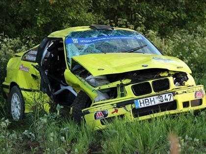 FOTO: Rally Žemaitija piedzīvots pirmais kūlenis vēl pirms rallija sākuma