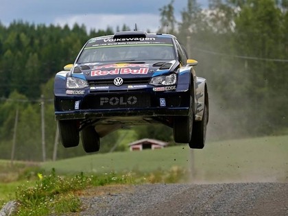 VIDEO: Pasaules rallija čempions aizlec vairāk nekā 55 metrus