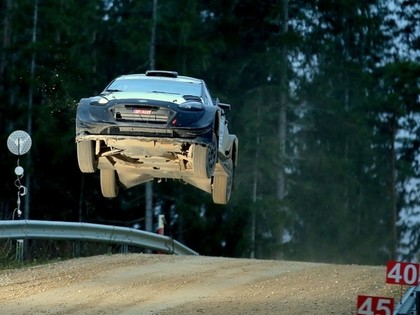 VIDEO: Tanakam un Grosam Igaunijas rallijā padodas iespaidīgi lēcieni