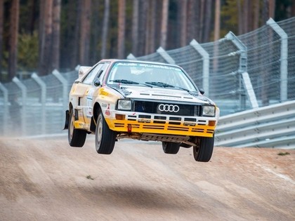 VIDEO: Rallijā 'Latvija' skatītājus priecē unikālais 'Audi Quattro' un žigulīši