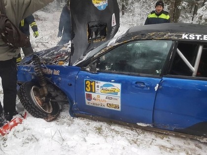 FOTO: 'Subaru Impreza' automašīnas iespaidīgā avārija Alūksnes rallijā