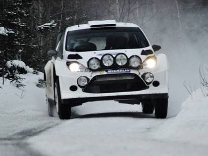 VIDEO: Hirvonens ar trenažiera palīdzību parāda, cik ātra ir viņa rallija mašīna