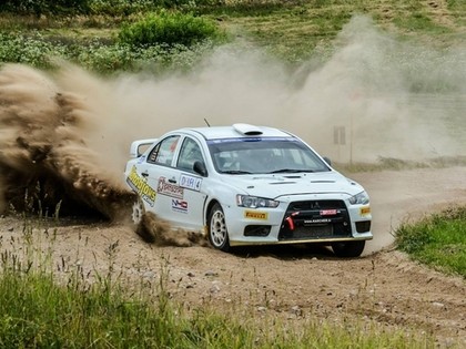 VIDEO: Žemaitijas rallijā uzvar Vorobjovs, lietuvietis pirms rallija starta iznīcina BMW