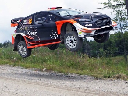 VIDEO: Ostbergs un Ožjē Somijas WRC testos aizvada elpu aizraujošus braucienus
