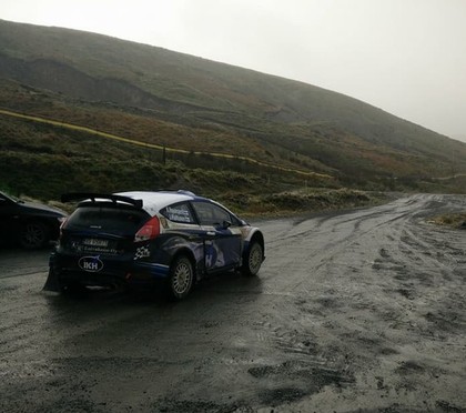VIDEO: Rovanpera Velsas dubļos gatavojas debijai WRC