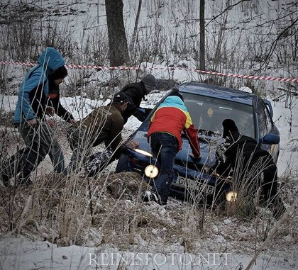 VIDEO: Vidzemes ziemas autosprinta kausa 1.posmā braucēji cīnās ar sniegoto un slideno trasi 