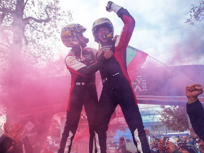 VIDEO: Prieka asaras, šampanietis – Ožjē/Ingrasija kļūst par WRC čempioniem