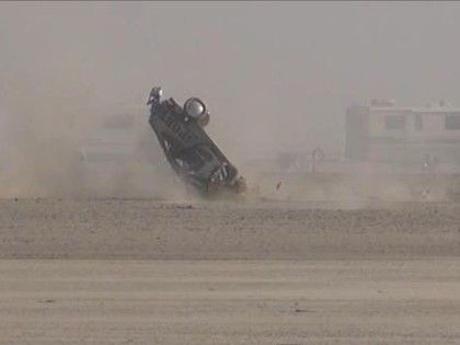 VIDEO: Šausmīga avārija pie 300 km/h ar laimīgām beigām