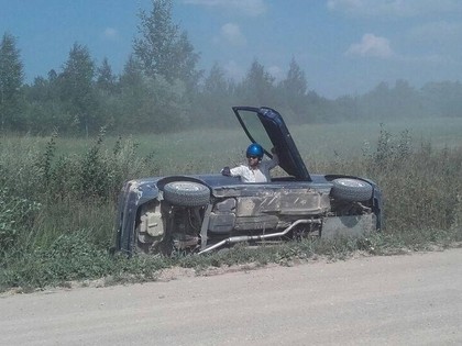 Minirallijā 'Saldus' ekipāža uzmet kūleni (VIDEO)