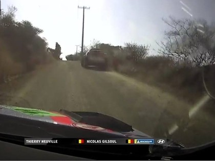 VIDEO: Tanaka stūrmanis Meksikas WRC treniņā finišu sasniedz skrienot