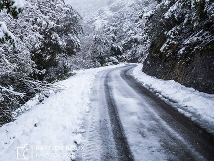 FOTO: Korsikas WRC rallija ceļus vietām negaidīti pārsteidz sniegs