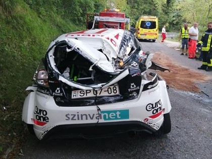 FOTO: Grjazina konkurents Slovēnijas rallijā iznīcina 'Ford Fiesta R5'