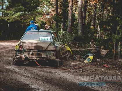 VIDEO: Balodim/Tolei smaga avārija, GAZ ekipāža pēc avārijas iekrīt ūdens tilpnē