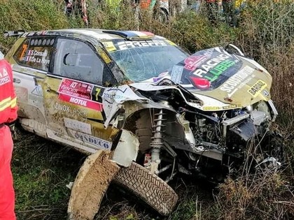 VIDEO: Ekipāža pirms rallija starta treniņos piedzīvo pamatīgu avāriju 